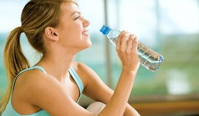 Diētas dzeršanas plusi un mīnusi